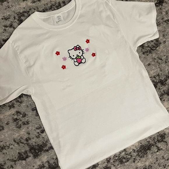 Hello Kitty Tee - Picture 3 of 3